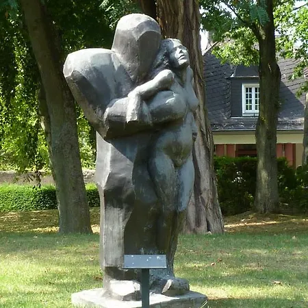 斯皮尔伯格公寓 *